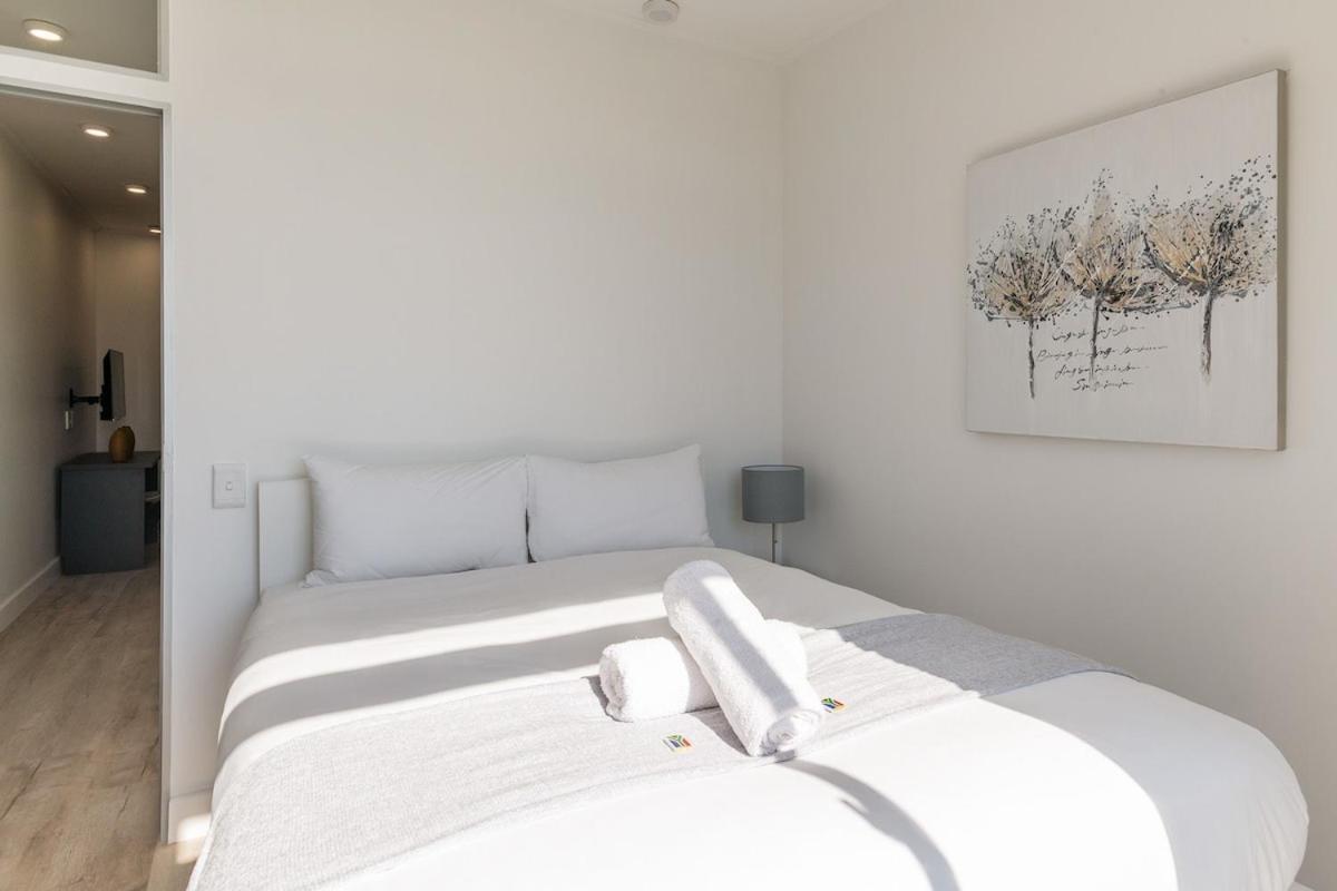 Woodstock Gem: Mountain Views Pool Access Cape Town